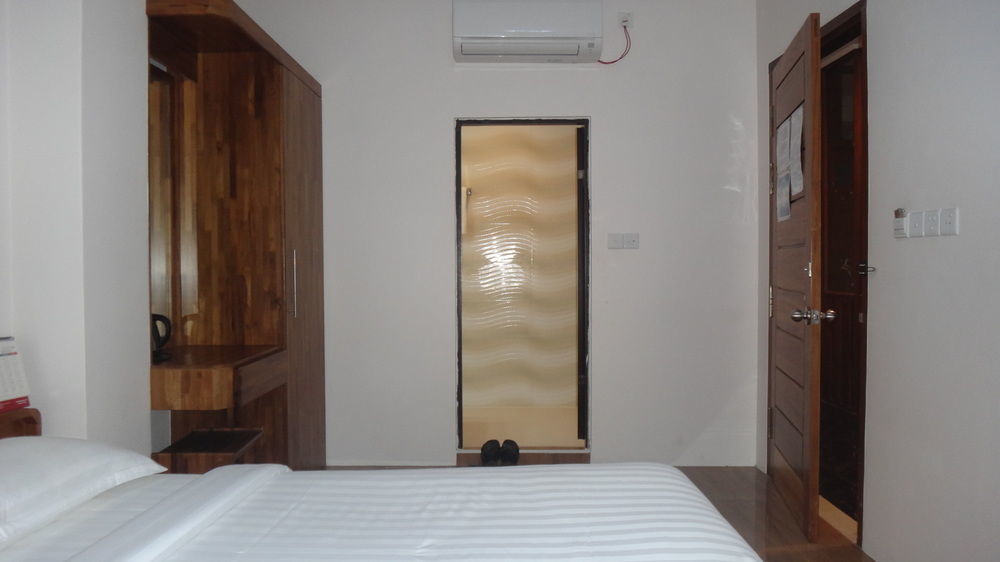 Chit Sayar Hotel Yangon Extérieur photo