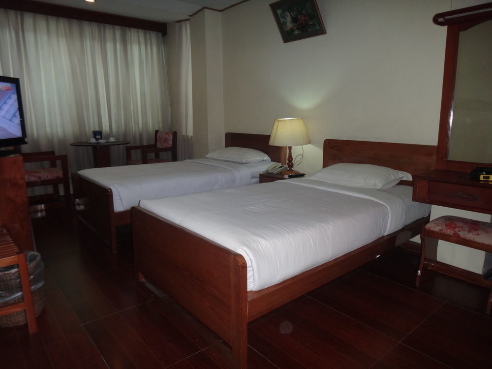 Chit Sayar Hotel Yangon Extérieur photo