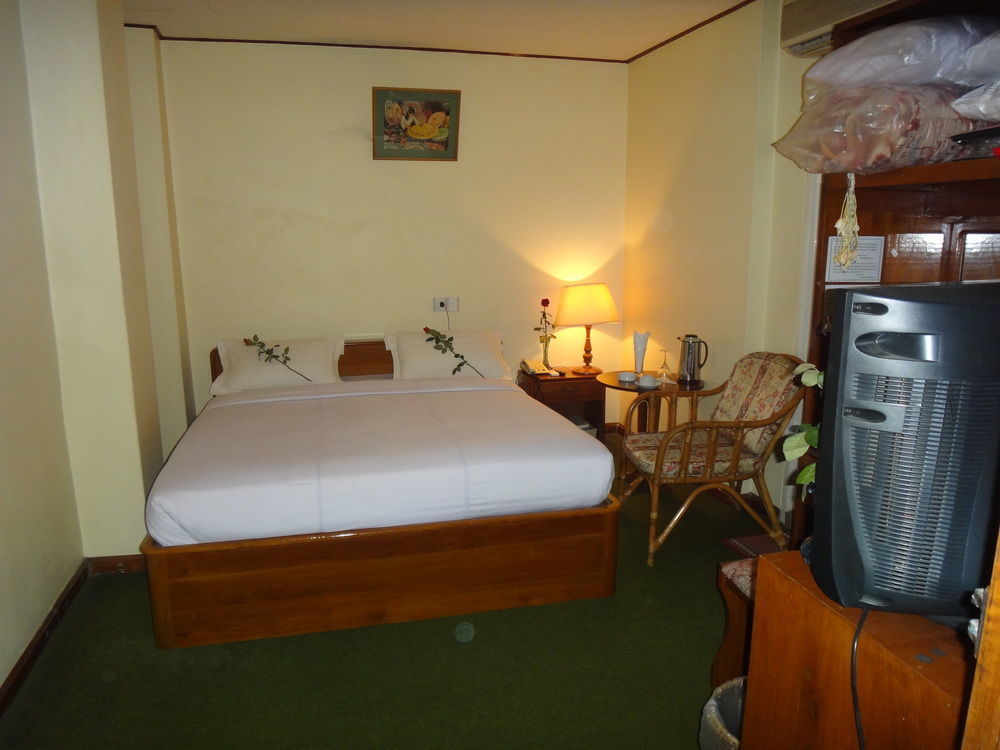 Chit Sayar Hotel Yangon Extérieur photo