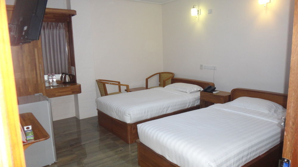 Chit Sayar Hotel Yangon Extérieur photo