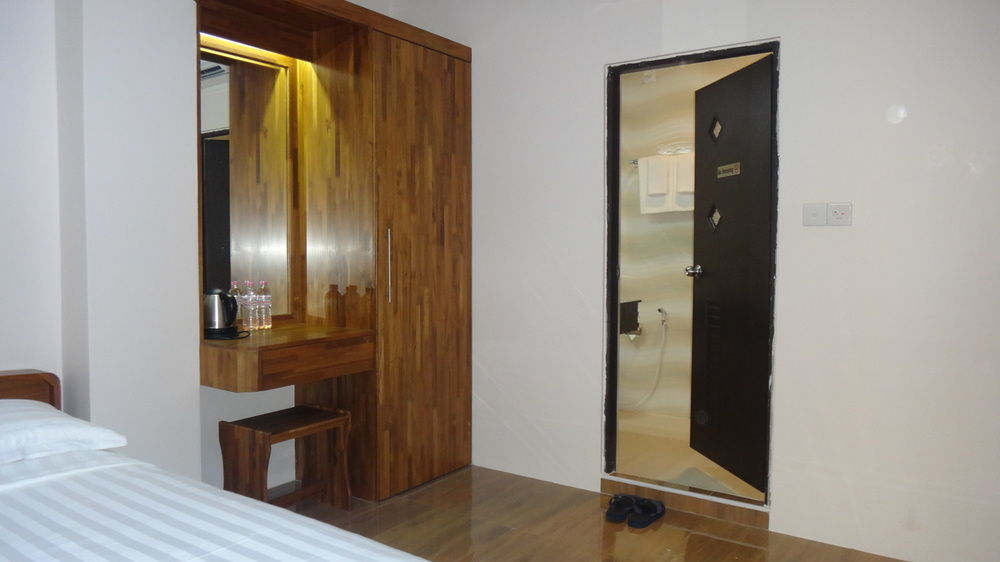 Chit Sayar Hotel Yangon Extérieur photo